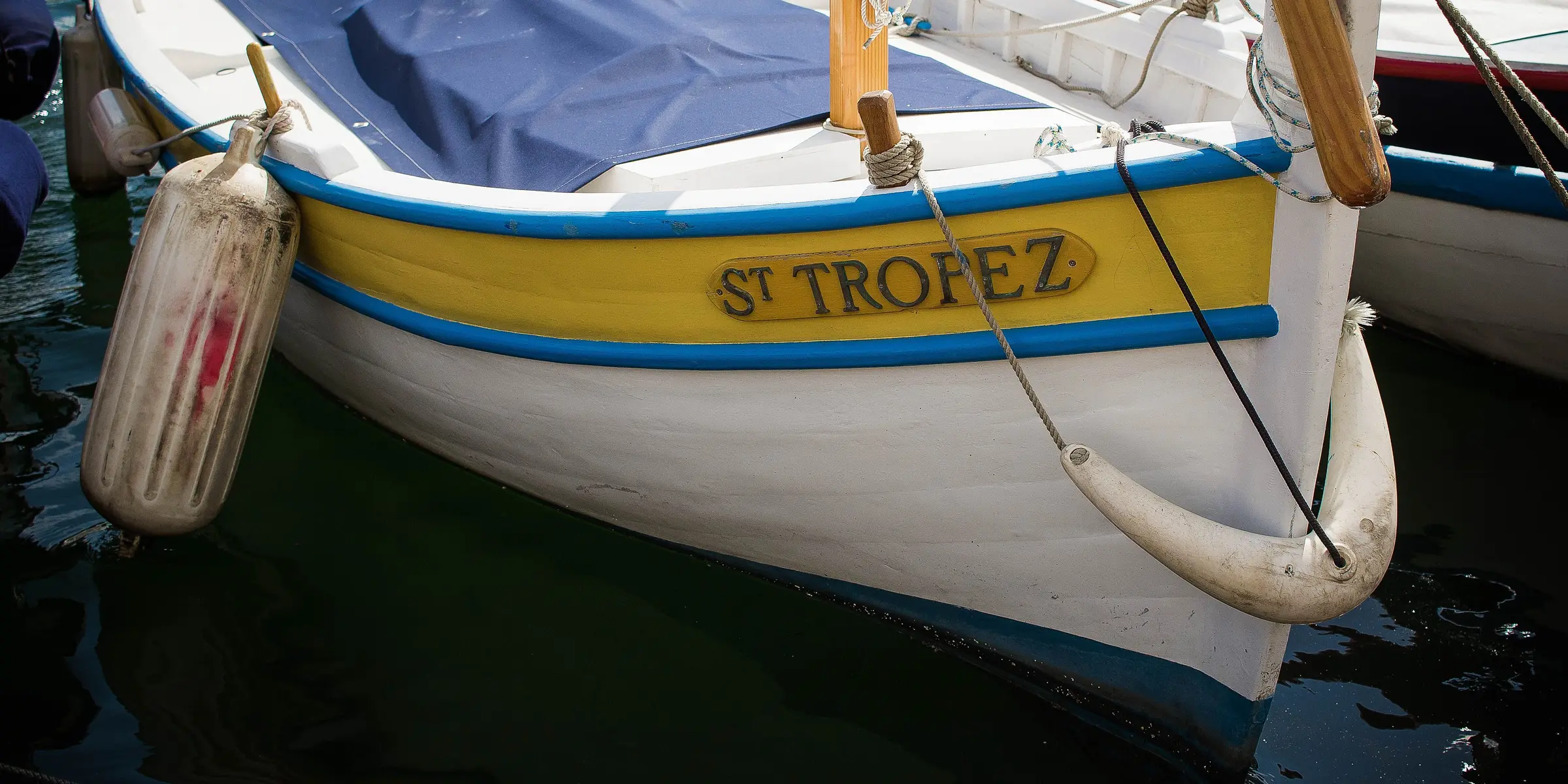Portalet, pointu blanc et jaune à quai